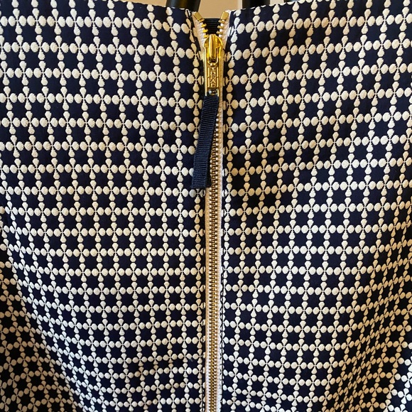 TOMMY HILFIGER- SIZE 8 - Picture 4 of 8